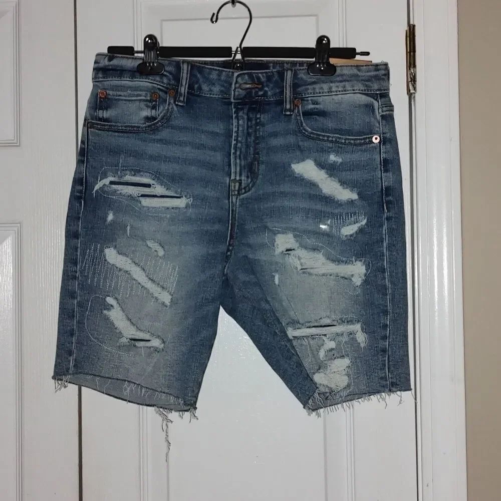 Aeropostale Athletic Cut-off distress denim jean shorts Sz 28" W 8" Inseam NWT
